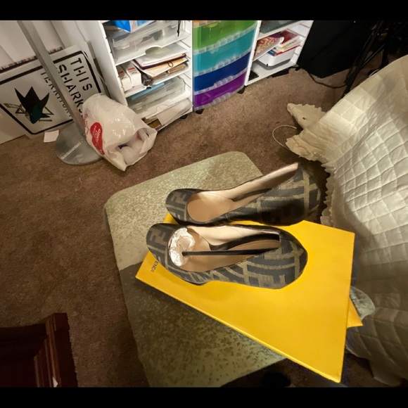 FENDI DÉCOLLETÉ ZUCCA JACQUARD - Picture 5 of 10